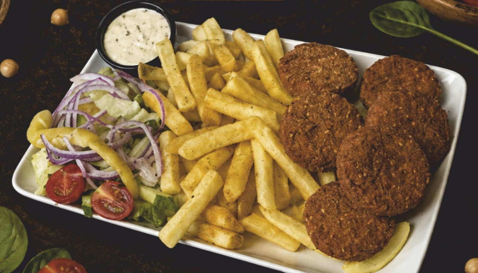 Falafeliai lėkštutėje